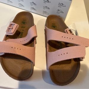 NWT Girls size 34 Arizona Birkenstock